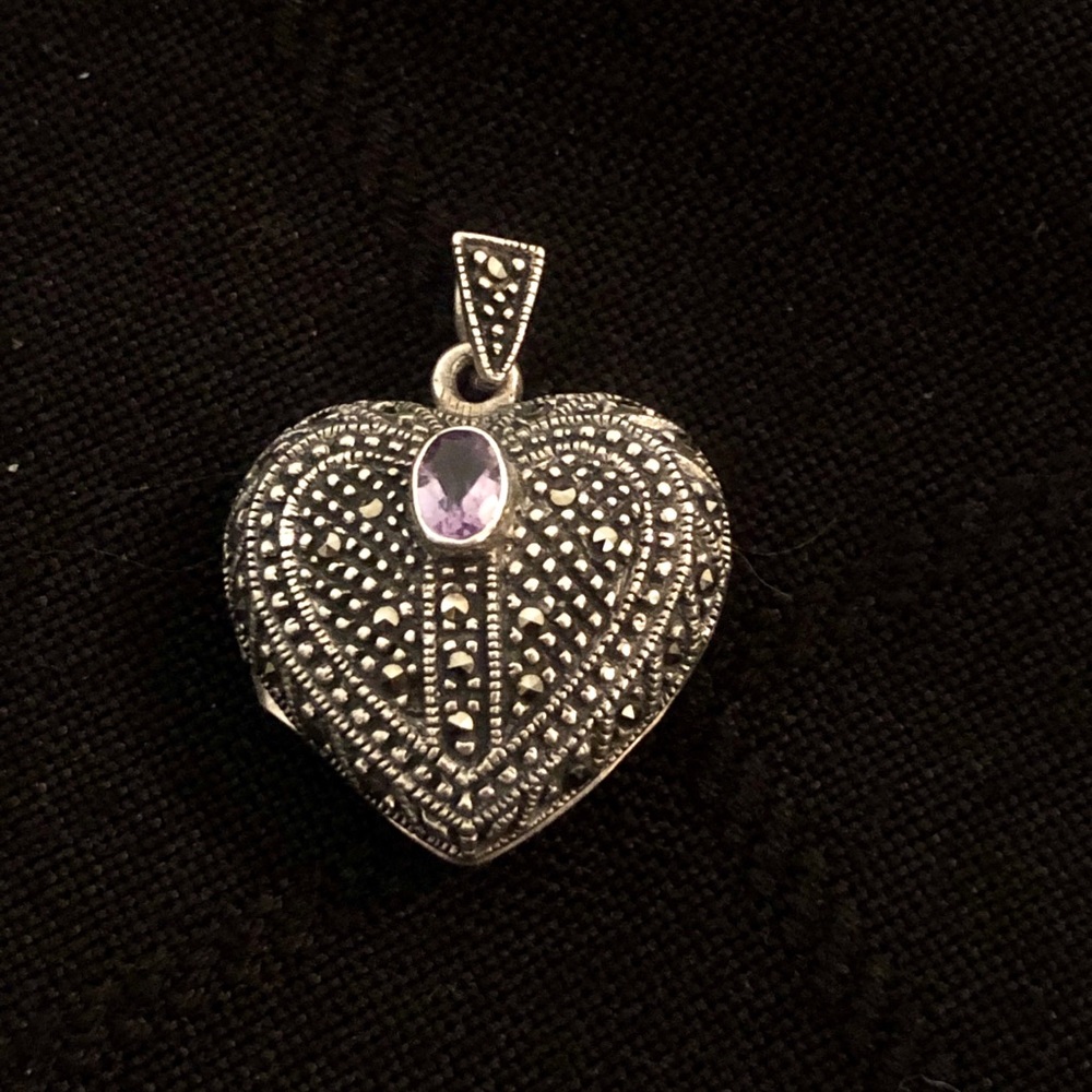 Marcasite heart pendant with amethyst